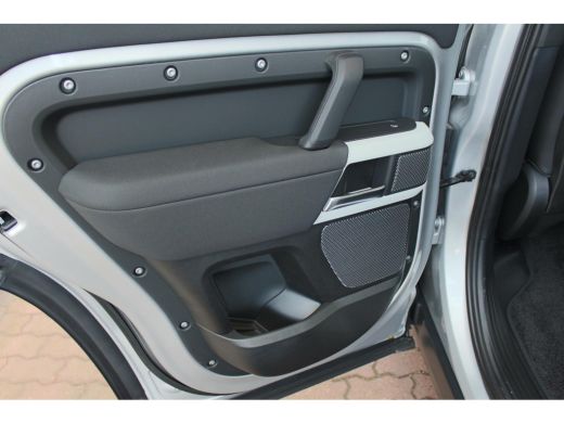 Land Rover Defender D240 110 S 7 Seater incl. Btw / BPM geel kenteken ActivLease financial lease