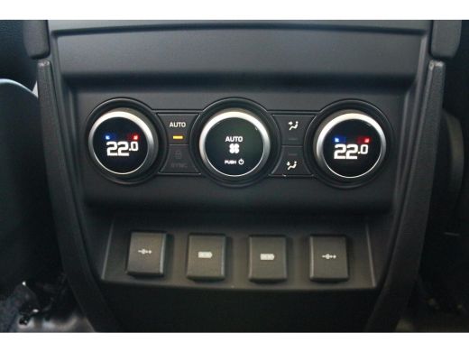 Land Rover Defender D240 110 S 7 Seater incl. Btw / BPM geel kenteken ActivLease financial lease