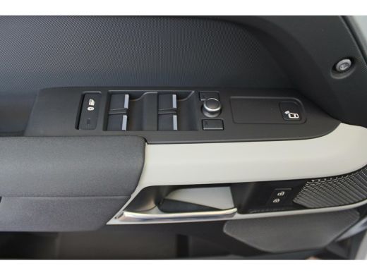 Land Rover Defender D240 110 S 7 Seater incl. Btw / BPM geel kenteken ActivLease financial lease