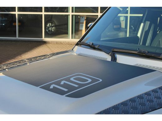 Land Rover Defender D240 110 S 7 Seater incl. Btw / BPM geel kenteken ActivLease financial lease