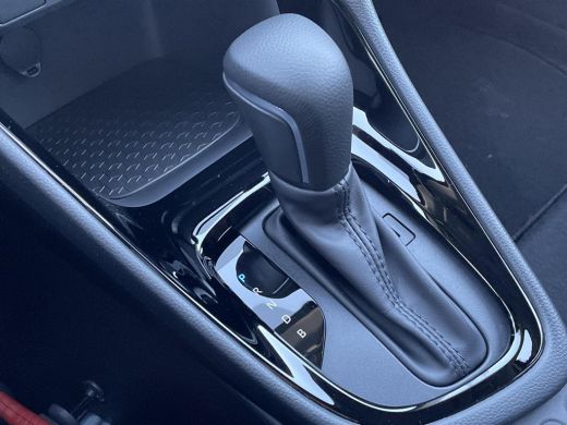 Toyota Yaris 1.5 Hybrid 115 First Edition **NAVIGATIE/ PARKEERCAMERA/ APPLE CARPLAY** ActivLease financial lease