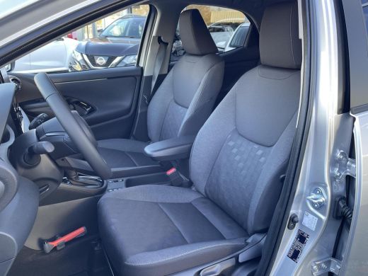 Toyota Yaris 1.5 Hybrid 115 First Edition **NAVIGATIE/ PARKEERCAMERA/ APPLE CARPLAY** ActivLease financial lease