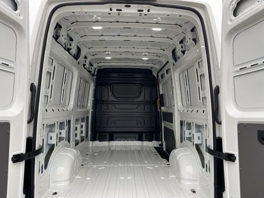 Volkswagen Crafter 35 2.0 TDI L3H3 140Pk Model 2025 | A-Camera |ERGO | LED | BPM Vrij | ActivLease financial lease