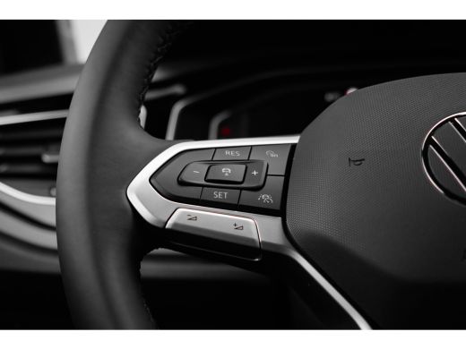 Volkswagen Polo R-Line Edition Inclusief €2000,- inruilvoordeel  | 'App-Connect' draadloze smartphone integratie ... ActivLease financial lease