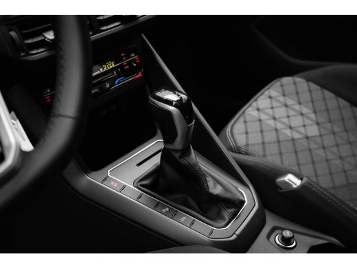 Volkswagen Polo R-Line Edition Inclusief €2000,- inruilvoordeel  | 'App-Connect' draadloze smartphone integratie ... ActivLease financial lease