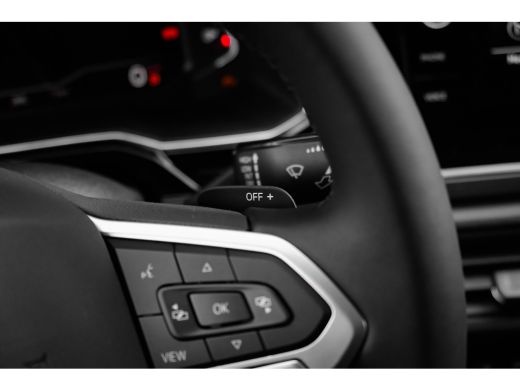 Volkswagen Polo R-Line Edition Inclusief €2000,- inruilvoordeel  | 'App-Connect' draadloze smartphone integratie ... ActivLease financial lease