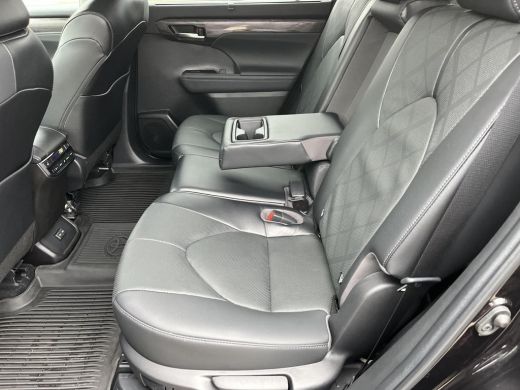 Toyota highlander 2.5 AWD Hybrid Premium | 7 persoons | Stoelverwarming- en koeling | Lederen bekleding ActivLease financial lease