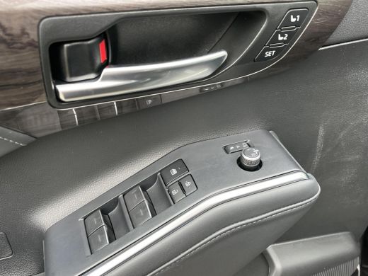 Toyota highlander 2.5 AWD Hybrid Premium | 7 persoons | Stoelverwarming- en koeling | Lederen bekleding ActivLease financial lease