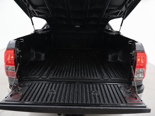 Toyota Hilux 2.4 D-4D-F 4X4 XTRA CAB PROFESSIONAL + 3500 KG TREKHAAK / CAMERA / NAVIGATIE ActivLease financial lease