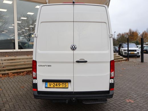 Volkswagen Crafter 35 2.0 TDI 140 PK L3H3 + 3000 KG TREKHAAK + NAVIGATIE / CAMERA / DAB / APPLE CARPLAY ActivLease financial lease