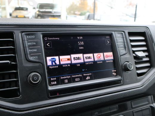 Volkswagen Crafter 35 2.0 TDI 140 PK L3H3 + 3000 KG TREKHAAK + NAVIGATIE / CAMERA / DAB / APPLE CARPLAY ActivLease financial lease