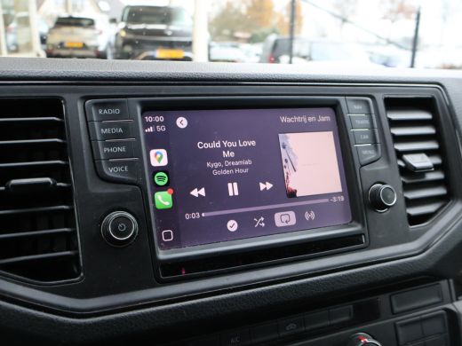 Volkswagen Crafter 35 2.0 TDI 140 PK L3H3 + 3000 KG TREKHAAK + NAVIGATIE / CAMERA / DAB / APPLE CARPLAY ActivLease financial lease