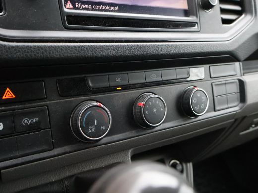 Volkswagen Crafter 35 2.0 TDI 140 PK L3H3 + 3000 KG TREKHAAK + NAVIGATIE / CAMERA / DAB / APPLE CARPLAY ActivLease financial lease
