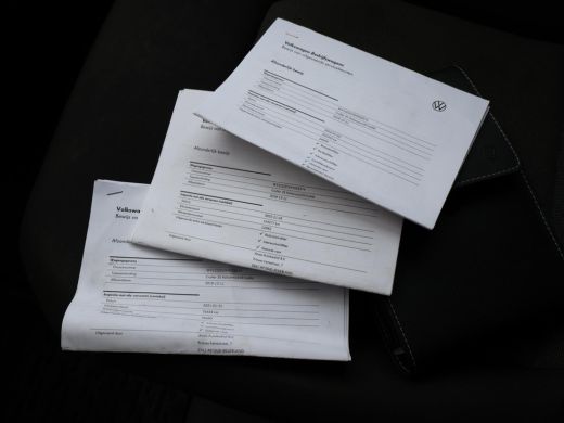 Volkswagen Crafter 35 2.0 TDI 140 PK L3H3 + 3000 KG TREKHAAK + NAVIGATIE / CAMERA / DAB / APPLE CARPLAY ActivLease financial lease