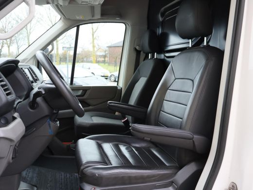 Volkswagen Crafter 35 2.0 TDI 140 PK L3H3 + 3000 KG TREKHAAK + NAVIGATIE / CAMERA / DAB / APPLE CARPLAY ActivLease financial lease
