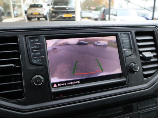 Volkswagen Crafter 35 2.0 TDI 140 PK L3H3 + 3000 KG TREKHAAK + NAVIGATIE / CAMERA / DAB / APPLE CARPLAY ActivLease financial lease