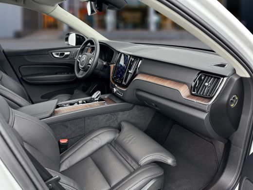 Volvo  XC60 Recharge T6 AWD Plus Dark | 20" | Nappa leder | Ventileerbare massagestoelen | Full LED | 360 Cam... ActivLease financial lease