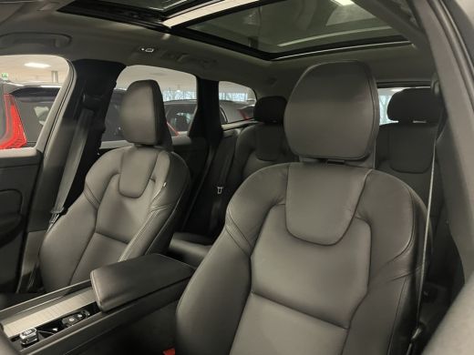 Volvo  XC60 T6 AWD Recharge Plus Dark | Trekhaak | Adaptieve Cruise Control | Parkeercamera | Voorverwarming ... ActivLease financial lease
