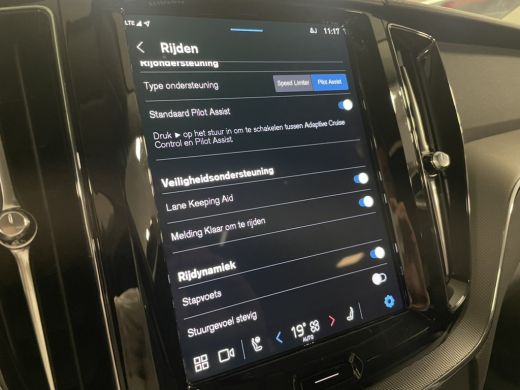 Volvo  XC60 T6 AWD Recharge Plus Dark | Trekhaak | Adaptieve Cruise Control | Parkeercamera | Voorverwarming ... ActivLease financial lease