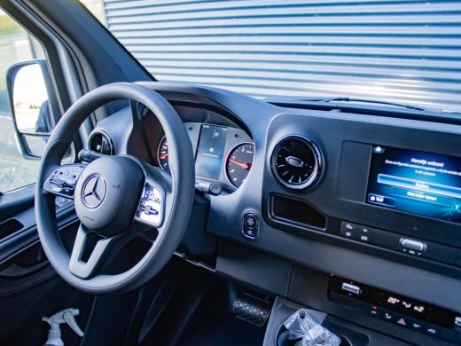 Mercedes Sprinter 317 1.9 CDI L3H2 RWD 170 PK Automaat Trekhaak 3,5T, navigatie, led koplampen, hydraulische stoel,... ActivLease financial lease