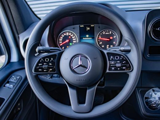 Mercedes Sprinter 317 1.9 CDI L3H2 RWD 170 PK Automaat Trekhaak 3,5T, navigatie, led koplampen, hydraulische stoel,... ActivLease financial lease
