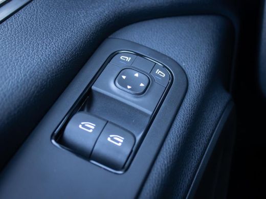 Mercedes Sprinter 317 1.9 CDI L3H2 RWD 170 PK Automaat Trekhaak 3,5T, navigatie, led koplampen, hydraulische stoel,... ActivLease financial lease