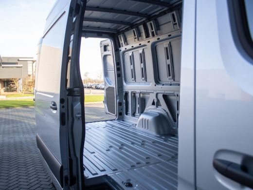 Mercedes Sprinter 317 1.9 CDI L3H2 RWD 170 PK Automaat Trekhaak 3,5T, navigatie, led koplampen, hydraulische stoel,... ActivLease financial lease