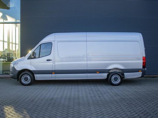 Mercedes Sprinter 317 1.9 CDI L3H2 RWD 170 PK Automaat Trekhaak 3,5T, navigatie, led koplampen, hydraulische stoel,... ActivLease financial lease