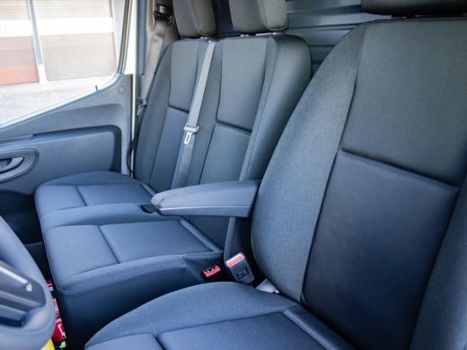 Mercedes Sprinter 317 1.9 CDI L3H2 RWD 170 PK Automaat Trekhaak 3,5T, navigatie, led koplampen, hydraulische stoel,... ActivLease financial lease