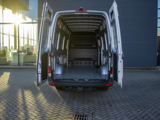 Mercedes Sprinter 317 1.9 CDI L3H2 RWD 170 PK Automaat Trekhaak 3,5T, navigatie, led koplampen, hydraulische stoel,... ActivLease financial lease