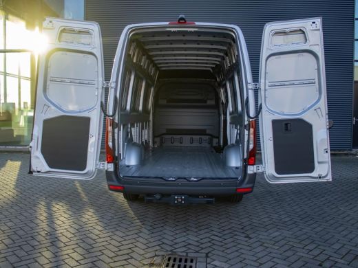 Mercedes Sprinter 317 1.9 CDI L3H2 RWD 170 PK Automaat Trekhaak 3,5T, navigatie, led koplampen, hydraulische stoel,... ActivLease financial lease