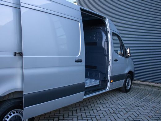 Mercedes Sprinter 317 1.9 CDI L3H2 RWD 170 PK Automaat Trekhaak 3,5T, navigatie, led koplampen, hydraulische stoel,... ActivLease financial lease