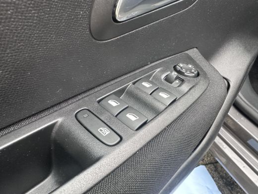 Peugeot 208 1.2 PureTech Active Pack | Navigatie by App | Carplay | Airco | Lichtmetalen velgen ActivLease financial lease