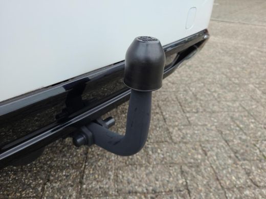 Toyota Corolla Touring Sports Hybrid 200 Business Plus Model 2023 | Trekhaak | Apple CarPlay (draadloos) | Rijklaarprijs incl. ... ActivLease financial lease