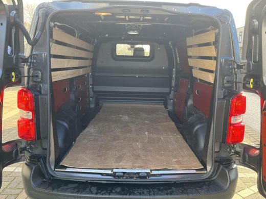Toyota PROACE Electric Worker Challenger Extra Range L1 75 kWh Toyota PROACE Electric Worker Challenger Extra Range 75 kWh ActivLease financial lease