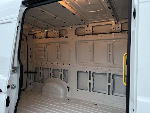 Volkswagen Crafter 35 2.0 TDI L3H3 Trendline | LED | Achteruitrijcamera | Cruise | BPM Vrij | ActivLease financial lease