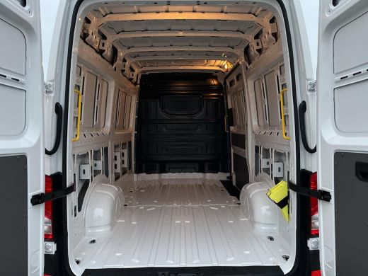 Volkswagen Crafter 35 2.0 TDI L3H3 Trendline | LED | Achteruitrijcamera | Cruise | BPM Vrij | ActivLease financial lease