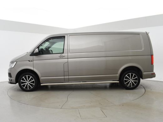 Volkswagen Transporter 2.0 TDI 150 PK L2H1 HIGHLINE + LED / ADAPTIVE CRUISE / 2500 KG TREKHAAK / APPLE CARPLAY ActivLease financial lease