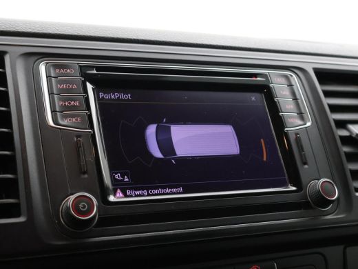 Volkswagen Transporter 2.0 TDI 150 PK L2H1 HIGHLINE + LED / ADAPTIVE CRUISE / 2500 KG TREKHAAK / APPLE CARPLAY ActivLease financial lease