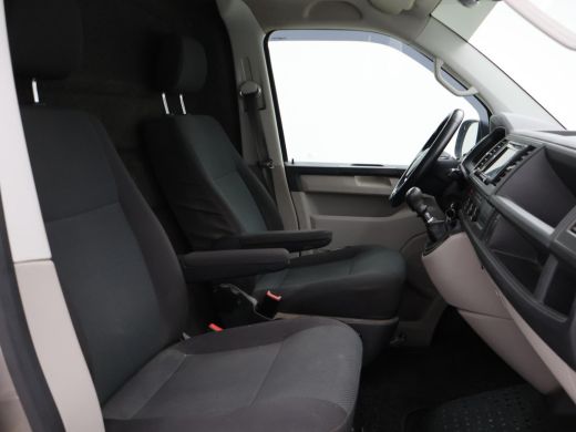 Volkswagen Transporter 2.0 TDI 150 PK L2H1 HIGHLINE + LED / ADAPTIVE CRUISE / 2500 KG TREKHAAK / APPLE CARPLAY ActivLease financial lease