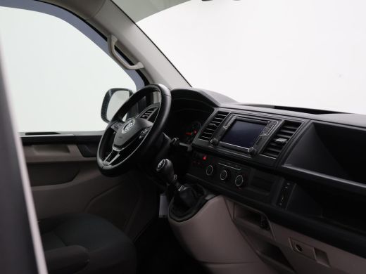 Volkswagen Transporter 2.0 TDI 150 PK L2H1 HIGHLINE + LED / ADAPTIVE CRUISE / 2500 KG TREKHAAK / APPLE CARPLAY ActivLease financial lease