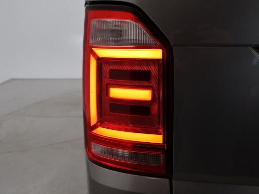 Volkswagen Transporter 2.0 TDI 150 PK L2H1 HIGHLINE + LED / ADAPTIVE CRUISE / 2500 KG TREKHAAK / APPLE CARPLAY ActivLease financial lease