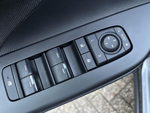 Toyota C-HR 2.0 Plug-in Hybrid 220 First Edition ActivLease financial lease
