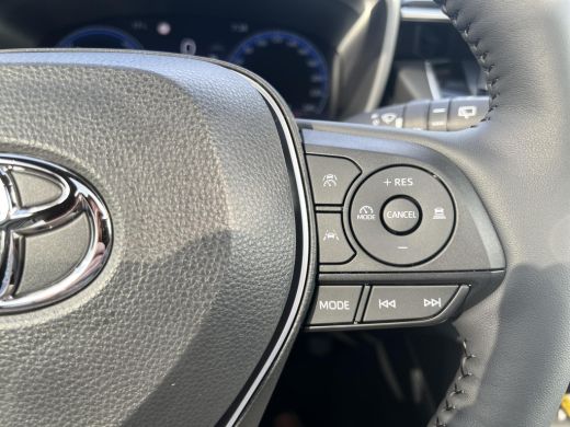 Toyota Corolla Cross Hybrid 140 Style **NAVIGATIE/ STUUR- EN STOELVERWARMING/ DODEHOEKDETECTIE/ PANORAMADAK** ActivLease financial lease