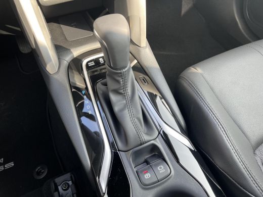Toyota Corolla Cross Hybrid 140 Style **NAVIGATIE/ STUUR- EN STOELVERWARMING/ DODEHOEKDETECTIE/ PANORAMADAK** ActivLease financial lease