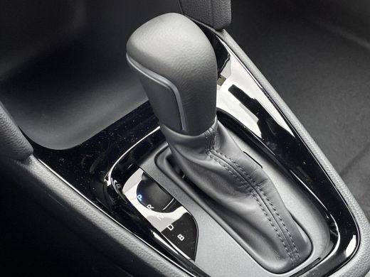 Toyota Yaris Cross 1.5 Hybrid 115 First Edition **NAVIGATIE/ STUUR- EN STOELVERWARMING/ DODEHOEKDETECTIE/ 36 MAANDEN... ActivLease financial lease