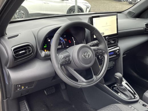 Toyota Yaris Cross 1.5 Hybrid 115 First Edition **NAVIGATIE/ STUUR- EN STOELVERWARMING/ DODEHOEKDETECTIE/ 36 MAANDEN... ActivLease financial lease