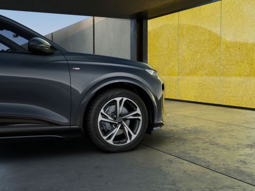Audi Q6 Sportback e-tron S edition e-tron 83Kwh 185 kW / 252 PK Sportback Elektrische aandrijving ActivLease financial lease