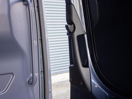 Mercedes Sprinter 319 1.9 CDI L2H2 RWD 3.500 kg trekgewicht, Distronic, LED koplampen, lichtmetalen velgen, geveerd... ActivLease financial lease