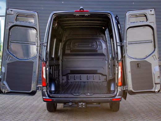 Mercedes Sprinter 319 1.9 CDI L2H2 RWD 3.500 kg trekgewicht, Distronic, LED koplampen, lichtmetalen velgen, geveerd... ActivLease financial lease